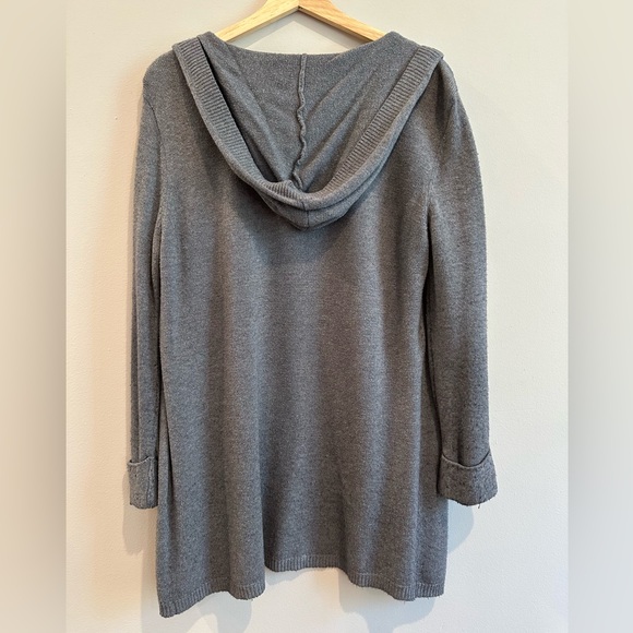 Bundle of Two Sweaters - Picture 4 of 12